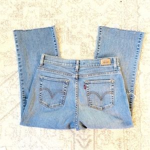 Levi’s 512 Perfectly Slimming Crop Demi Distressed